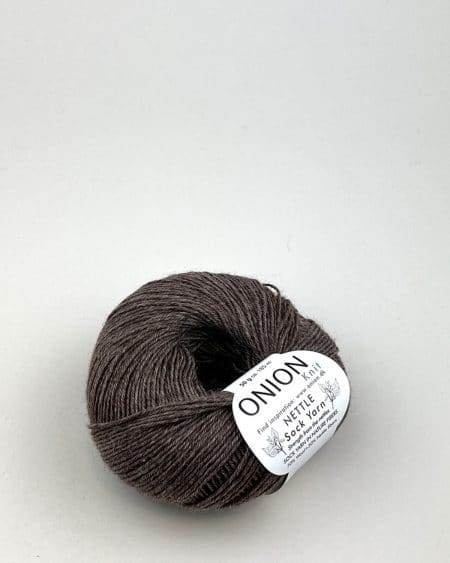 Onion Knit: Nettle Sock Yarn choklad brun 1003